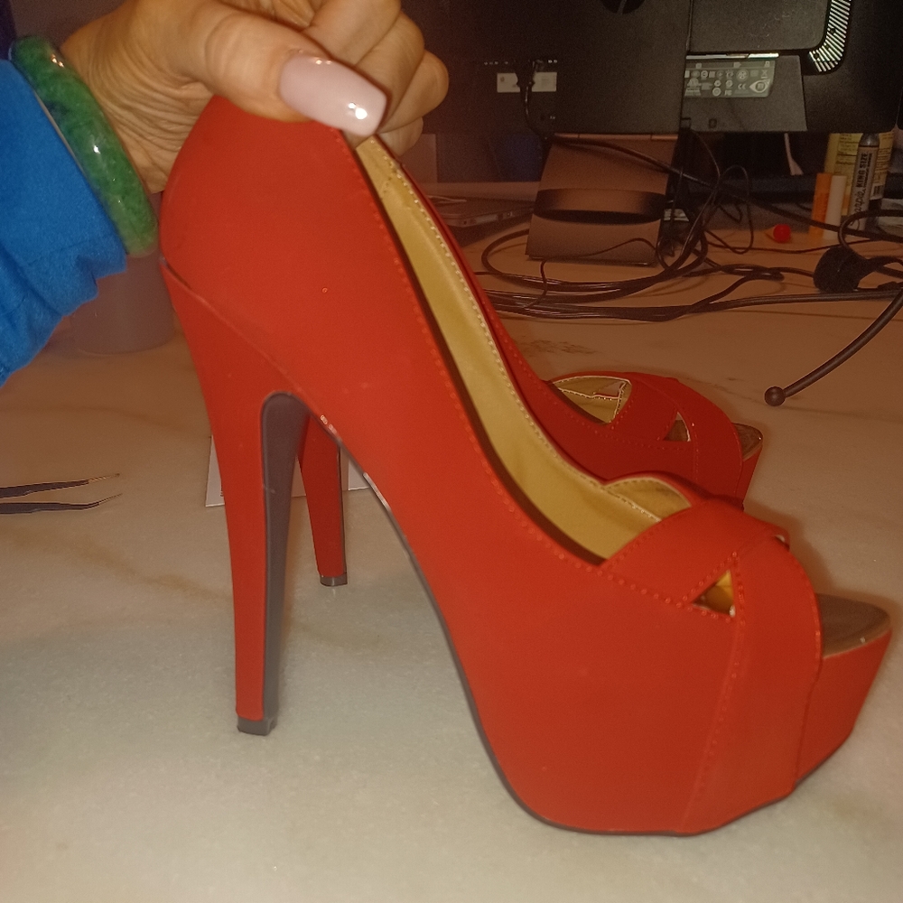 Red heels - Picture 6 of 9